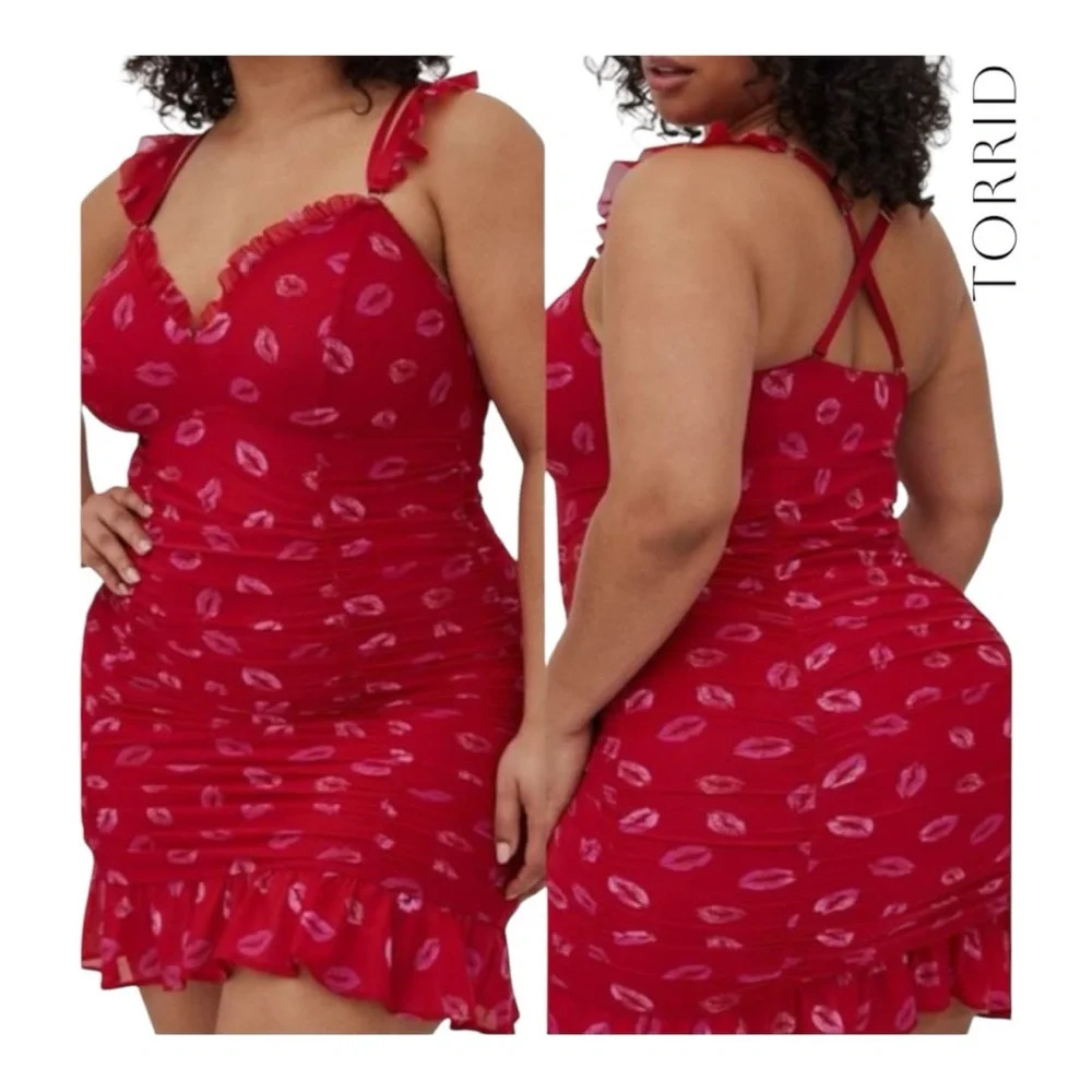 2035.‎ TORRID CURVE RUCHED MESH CHEMISE LIPS PATTERN RED COLOR SIZE 0 (0X)